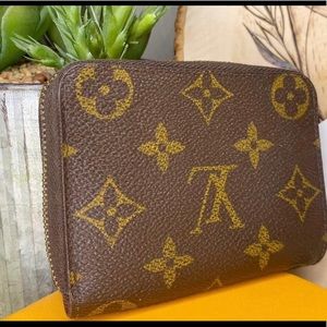Authentic Louis Vuitton Zippy Coin Purse